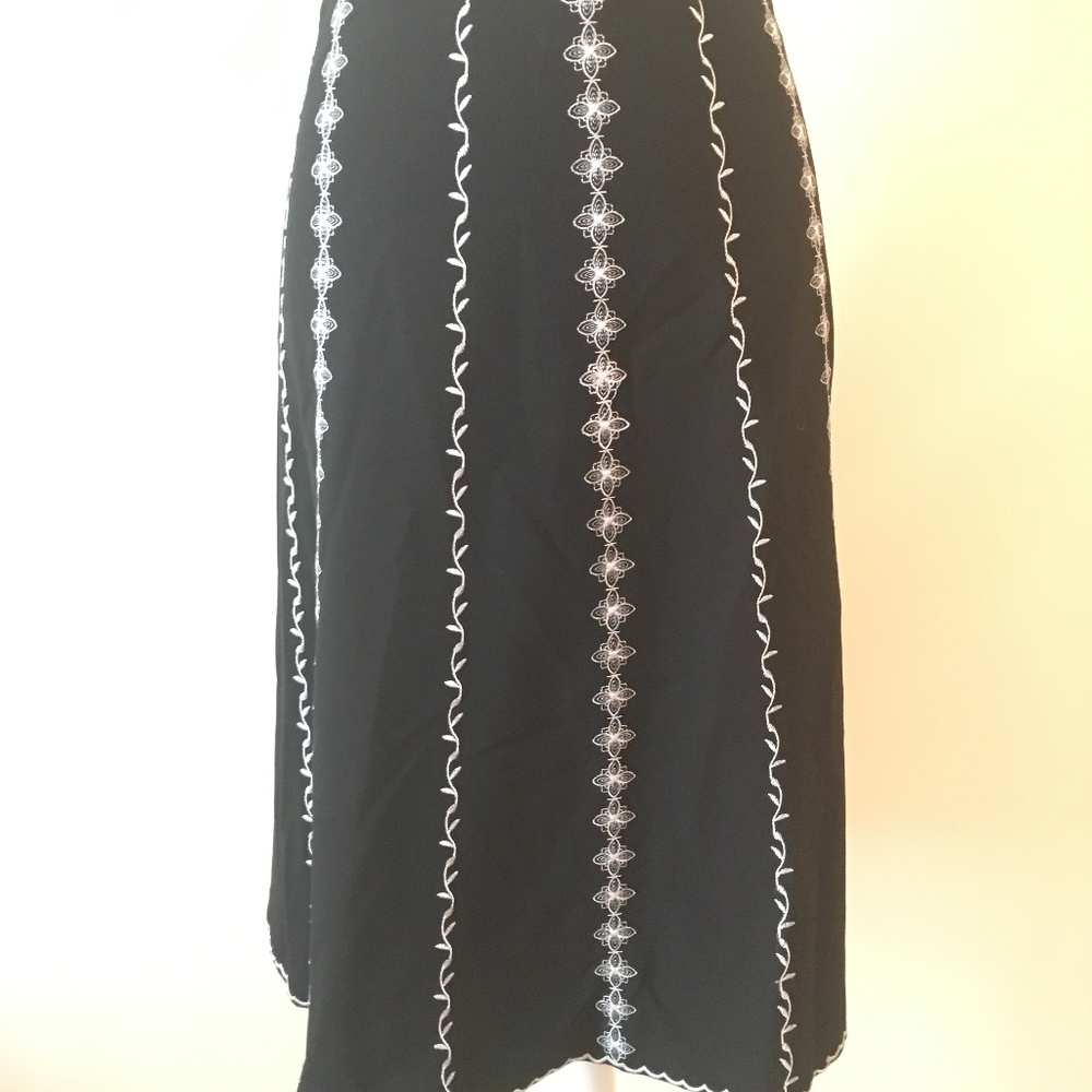 Silkland Embroidered Sz 8 Black Skirt